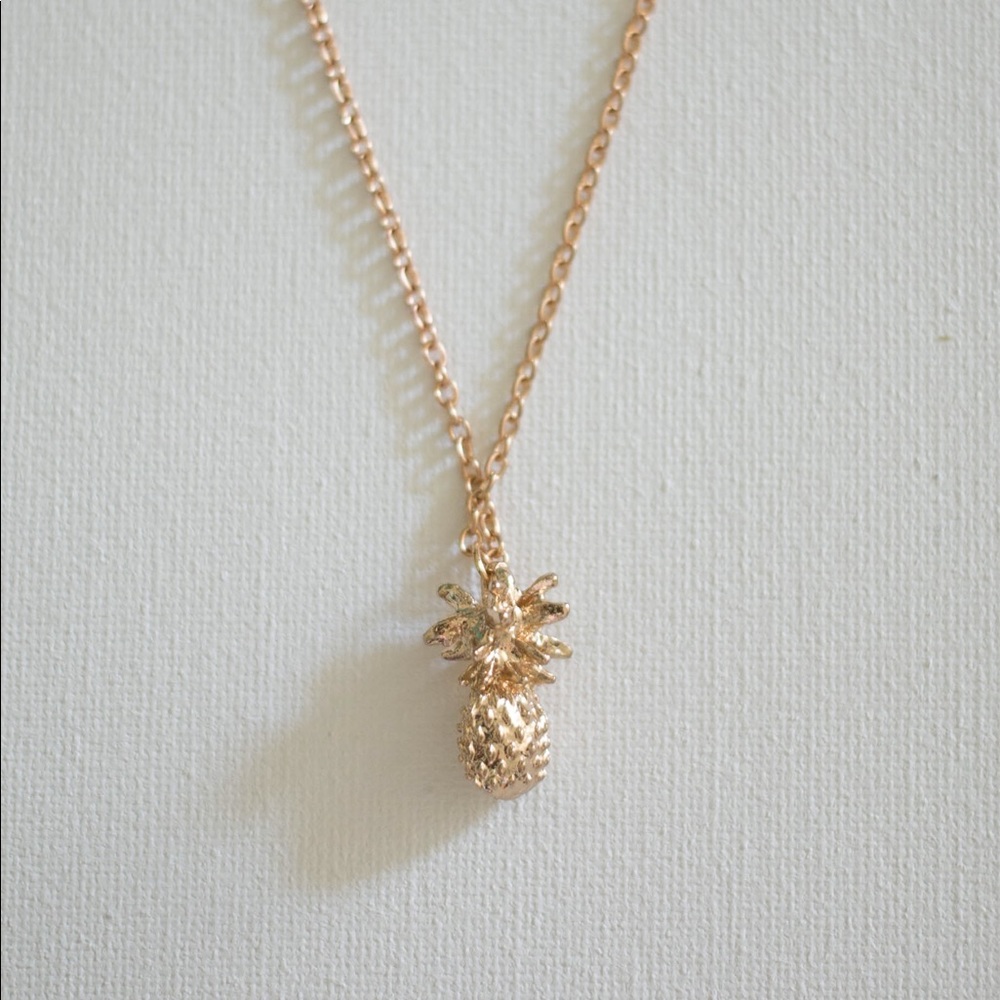 GOLD PINEAPPLE NECKLACE